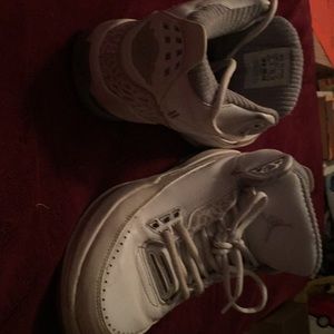 Nike Air Jordan Men’s Sneakers 2 point 5